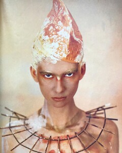 1476815130_VOGUEUKJan1985bydemarchelier.thumb.jpg.d1402bf91e2d8d220f0b54c5e74050d5.jpg