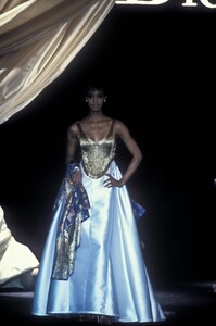 148932898_ChristianDior1994HauteCouture177.thumb.jpg.a362c366c979b569ed793cb2171d9d8a.jpg