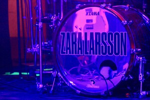  zara-larsson-drums-reflection_48827313852_o.jpg