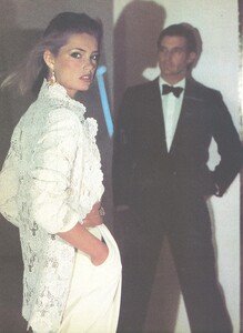 1503283301_VOGUEUSFeb198002.thumb.jpg.ce494239e30854703951e3d67b7e0ca4.jpg