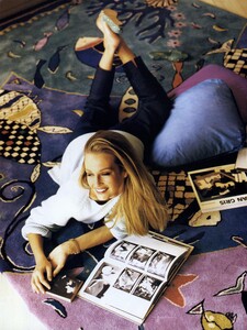 1518060548_VOGUEUSDec199102.thumb.jpg.f23c66bac604e188c982fdb2d2c53835.jpg