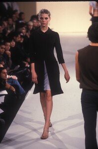 1555976038_MarcJacobs1997WomenRTW51.thumb.jpg.962771bb64e92fd07e19ef4c0028fac4.jpg