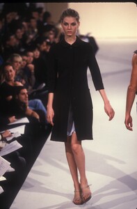 1588924823_MarcJacobs1997WomenRTW52.thumb.jpg.af2bca6e0de6f83193b262534a358892.jpg