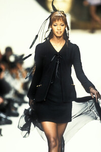 1601867170_Chanel1994HauteCouture95.thumb.jpg.b3a928b4efea3c47a17f57aa78ccbfa5.jpg