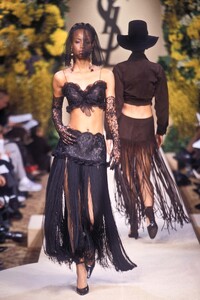 1609499379_YvesSaintLaurent2000HauteCouture86.thumb.jpg.99e1d1998a0f87127787835462615e2c.jpg