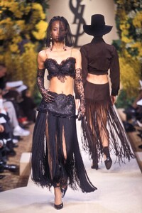 1609499379_YvesSaintLaurent2000HauteCouture86.thumb.jpg.99e1d1998a0f87127787835462615e2c.jpg