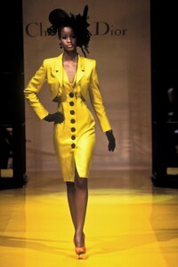 163679435_ChristianDior1995HauteCouture28.thumb.jpg.8930f69293686733b47a10956333d390.jpg