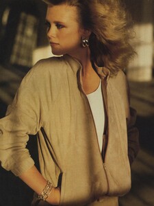 1655704434_VOGUEUSFeb198101.thumb.jpg.db506bcd252f3645fdb163851afbc0ab.jpg