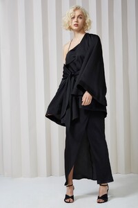 1709_KS_DEEPER_CAPE_BLACK_STYLED_2138-Edit.jpg