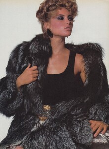 1808067424_VOGUEUSDec198003.thumb.jpg.c389f45c54c2637ea86b31a427bc9098.jpg