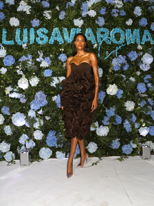 Cindy+Bruna+LUISAVIAROMA+WINDOW+FASHION+FUTURE+A9iFzb0bstnx.jpg