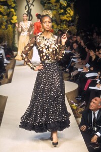 18622143_YvesSaintLaurent2000HauteCouture117.thumb.jpg.7ab4e1e50e294a8fe3e3283c734b5d0f.jpg