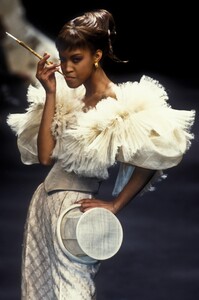 1954979739_ChristianDior1994HauteCouture40.thumb.jpg.d67319193cdff1f478e5fe87df9ca2e2.jpg