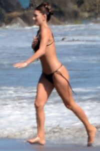 camila-morrone-wears-a-black-bikini-while-enjoying-a-beach-with-her-mother-lucila-solá-in-malibu-california-090820_4.jpg