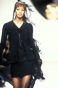 2048291680_Chanel1994HauteCouture96.thumb.jpg.3310e18f71ccfbf4af5eb2520ac216e9.jpg