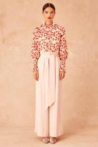 30190728-2_charmed_ls_top_832-butter_versailles_30190726_mindful_pant_682-mink_g_1382.jpg