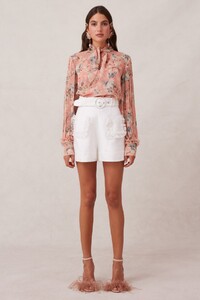 30190824_2_unravel_ls_top_635_peony_lily_30190825_runaway_short_101_porcelain_sh_0971_1.jpg