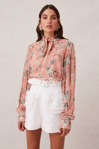 30190824_2_unravel_ls_top_635_peony_lily_30190825_runaway_short_101_porcelain_sh_0978_1.jpg