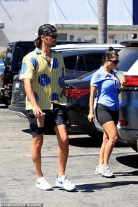 31431962-8582357-Local_They_seemed_to_be_enjoying_the_Malibu_area_as_Kourtney_has-a-56_1596240491320.thumb.jpg.65dd39b45afb5862d8cec1c31d3e37ca.jpg