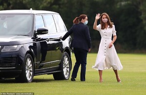 31561172-8592365-image-a-157_1596565354317.thumb.jpg.dbddb11930a7f03745d4d4363431e464.jpg