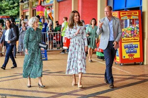 31594914-8595903-The_Duke_and_Duchess_of_Cambridge_were_seen_leaving_Island_Leisu-a-1_1596635812794.jpg