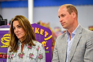 31595020-8595903-The_Duke_and_Duchess_of_Cambridge_visited_Island_Leisure_amuseme-a-5_1596635813442.jpg