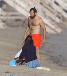 31645778-8600969-Pecs_appeal_Bradley_displayed_his_muscular_physique_while_enjoyi-a-38_1596732621289.jpg