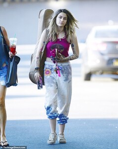 31919012-8624861-Low_key_Paris_mixed_her_playful_bear_themed_crop_top_with_gray_b-a-3_1597349372611.jpg