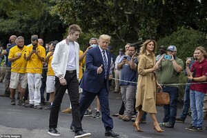 32029108-8634033-The_President_appeared_somber_as_he_made_his_way_off_Marine_One_-a-31_1597667244192.jpg