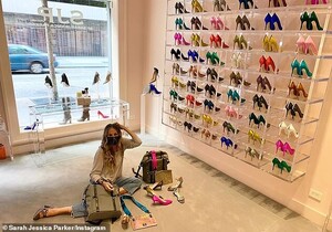 32151954-8644947-Carrie_s_closet_dreams_Parker_has_found_a_way_to_continue_safely-a-2_1597883739660.jpg