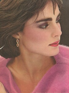 330809160_VOGUEUSSept198002.thumb.jpg.1abb7ffd1ef2e3543f6c2fd20278af6d.jpg