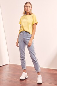 40190306_7_bon_voyage_t_shirt_720_lemon_40190365_souvenir_jean__425_sky_wash_sh_43483-edit_copy.jpg