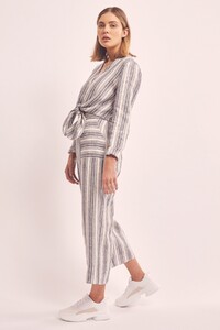 40190328_5_guide_stripe_pant_413_navy_w_ivory_40190369_5_guide_stripe_top_413_navy_w_ivory_sh_45461-edit_copy.jpg