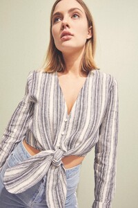 40190365_souvenir_jean__425_sky_wash_40190369_5_guide_stripe_top_413_navy_w_ivory_g_46600.jpg
