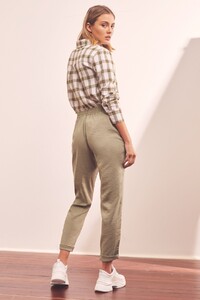 40190377_6_composure_tartan_shirt_304_white_w_green_40190344_intercity_pant_285_sage_g_42381-edit_copy.jpg