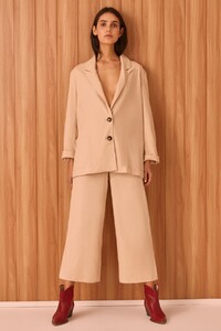 40190427_suburban_blazer_103_sand_40190428_suburban_pant_103_sand_sh_0403.jpg