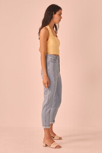 40190447_arthouse_jean_455_mid_blue_40190428_suburban_pant_712_sunflower_nh_3985.jpg