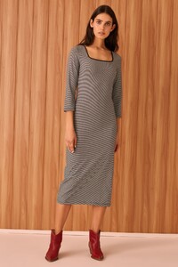 40190467_5_scenic_stripe_dress_010_black_w_grey_sh_1055.jpg