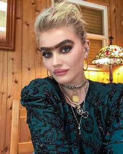 472570373_sophiahadjipanteli15974139292375602681051274032_33586514.thumb.jpg.fd18c6b69dbe721fc87d411b2b8d2164.jpg