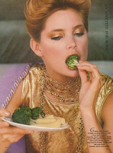 472941868_VOGUEUSNov198015.thumb.jpg.0005a745ce0eb0653c0bc2c55b09ab61.jpg