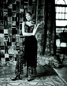 482029510_Meisel_Dolce__Gabbana_Spring_Summer_1993_01.thumb.png.9fbcdfede36fd250f76b2f341fab758c.png