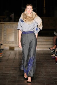49-dennis-basso-fall-2018-rtw.thumb.jpg.3e674dc664a56c184a148a72940cdc9e.jpg