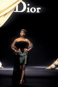 49953348_ChristianDior1994HauteCouture33.thumb.jpg.4a094805fdbf64b93318342edabb0e42.jpg