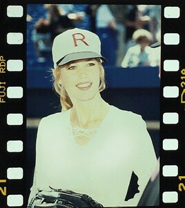 Claudia Schiffer poses with Toronto Blue Jay's player Roberto Alomar.jpg