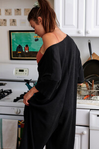 58076993_001_b.jpg