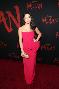 Auli+Cravalho+Los+Angeles+World+Premiere+Disney+hoEU21ufX19l.jpg