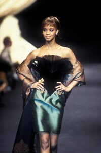 647117698_ChristianDior1994HauteCouture29.thumb.jpg.44ac33dc3207752c5d4543cb17538f85.jpg