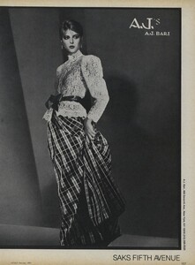 652067139_VOGUEUSFeb198102.thumb.jpg.67002d672688bf2e367e0e844e20b347.jpg