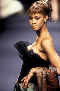 653581633_ChristianDior1994HauteCouture31.thumb.jpg.8c3ea750926b54d98db84ad72f0ad0cd.jpg