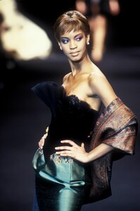 749197633_ChristianDior1994HauteCouture30.thumb.jpg.df1525fdcb825e222184061e8c458cb3.jpg